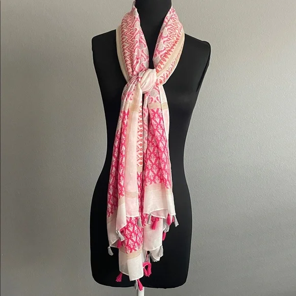 Elegant Pink and Cream Scarf - Picture 7 of 8